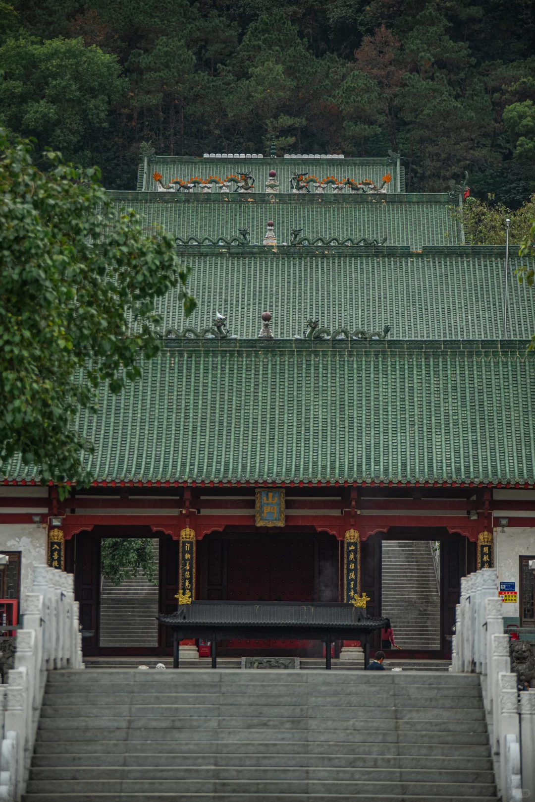 在肇庆发现一座极其宏伟的佛寺｜四会六祖寺
