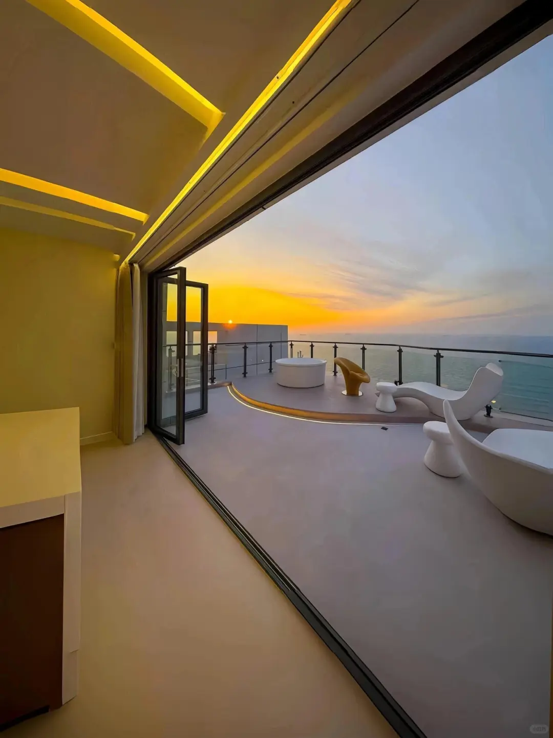 大连！！星海广场！！138俩人😭😭值哭