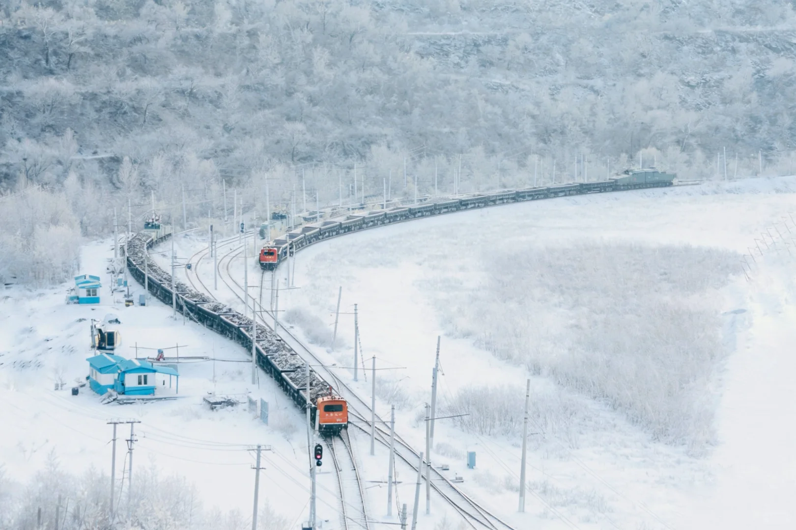 抚顺西露天煤矿、全球独有雪景景色。