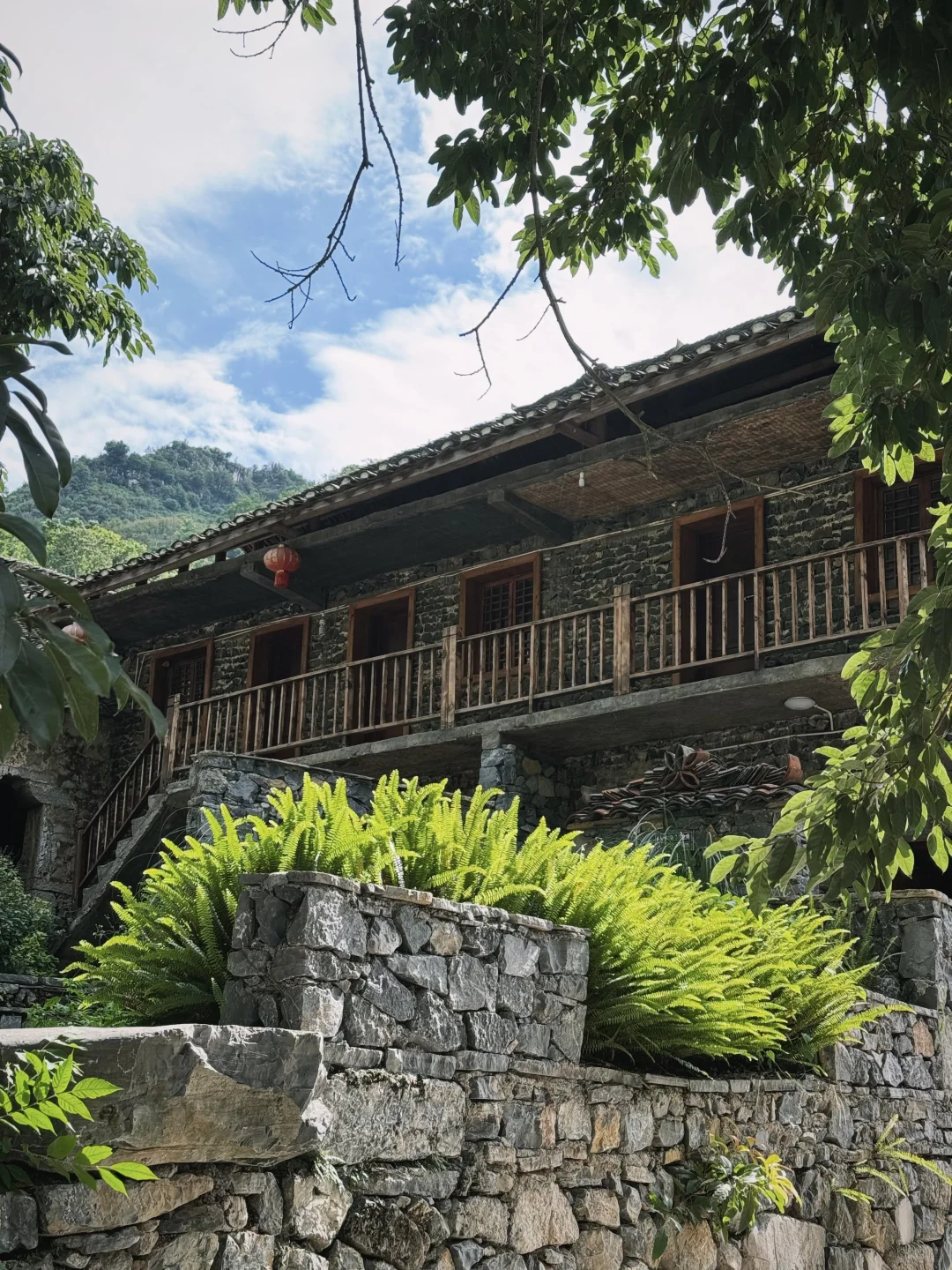 谁懂啊？！在贵州掉进了“天坑”😱