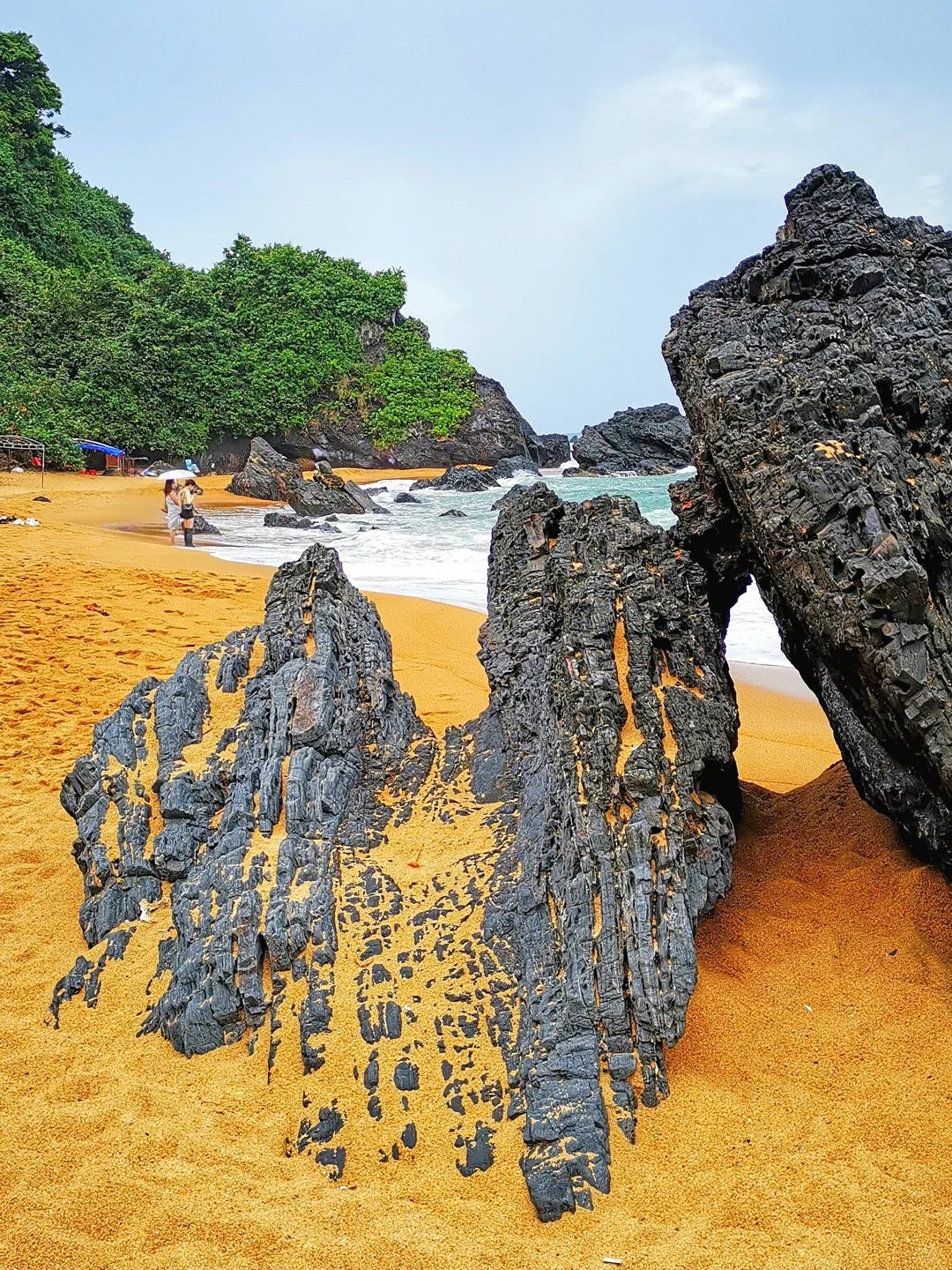 万宁丨海南东岸野生景点：山钦湾燕子洞