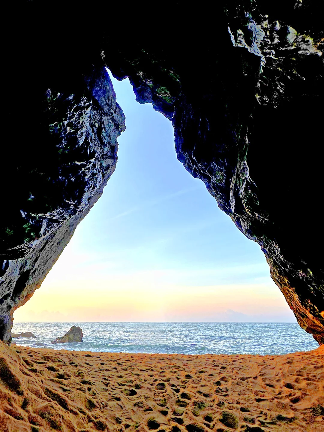 万宁丨海南东岸野生景点：山钦湾燕子洞