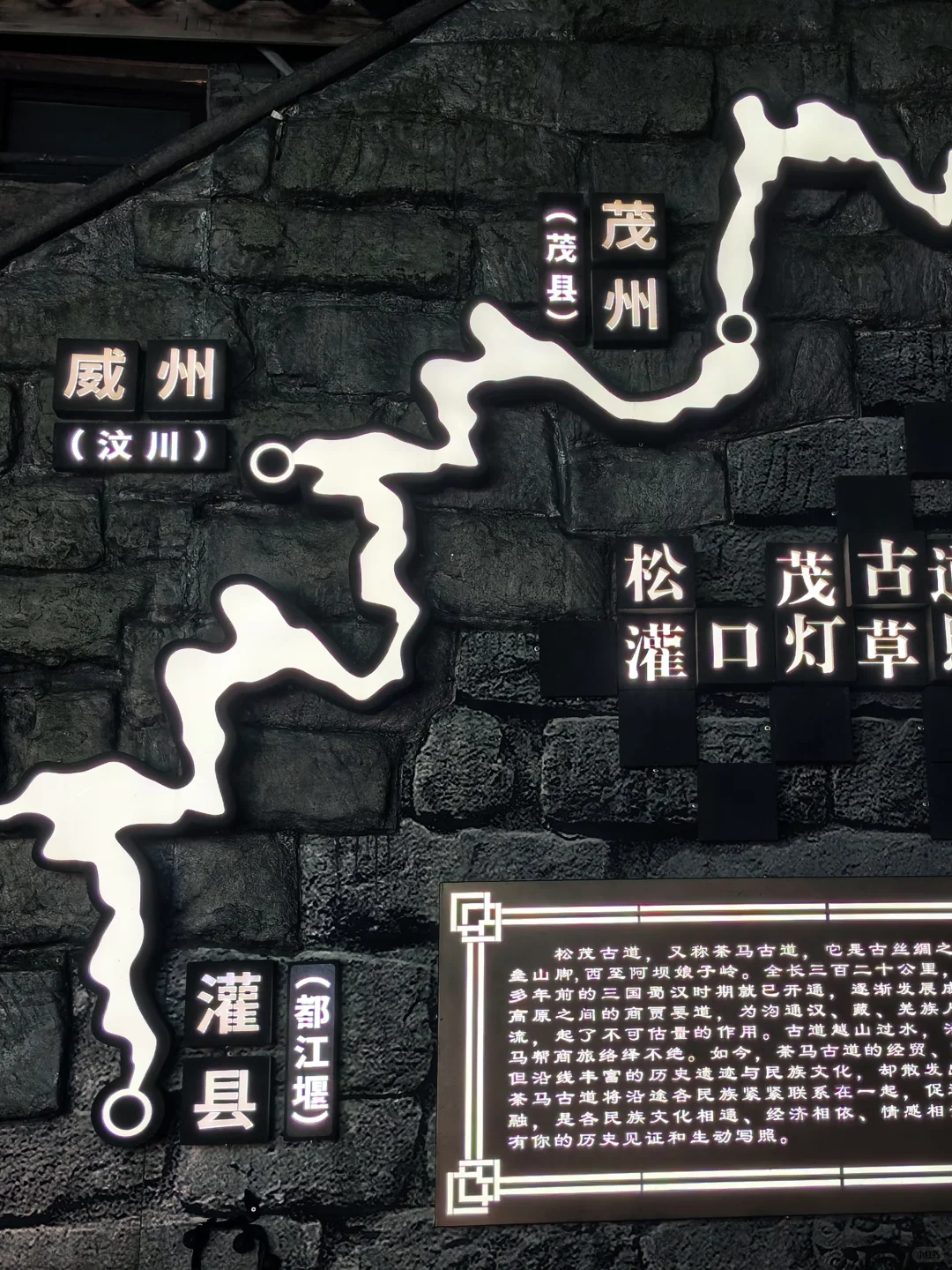 都江堰必打卡!南桥:震后重生的“蓝眼泪”