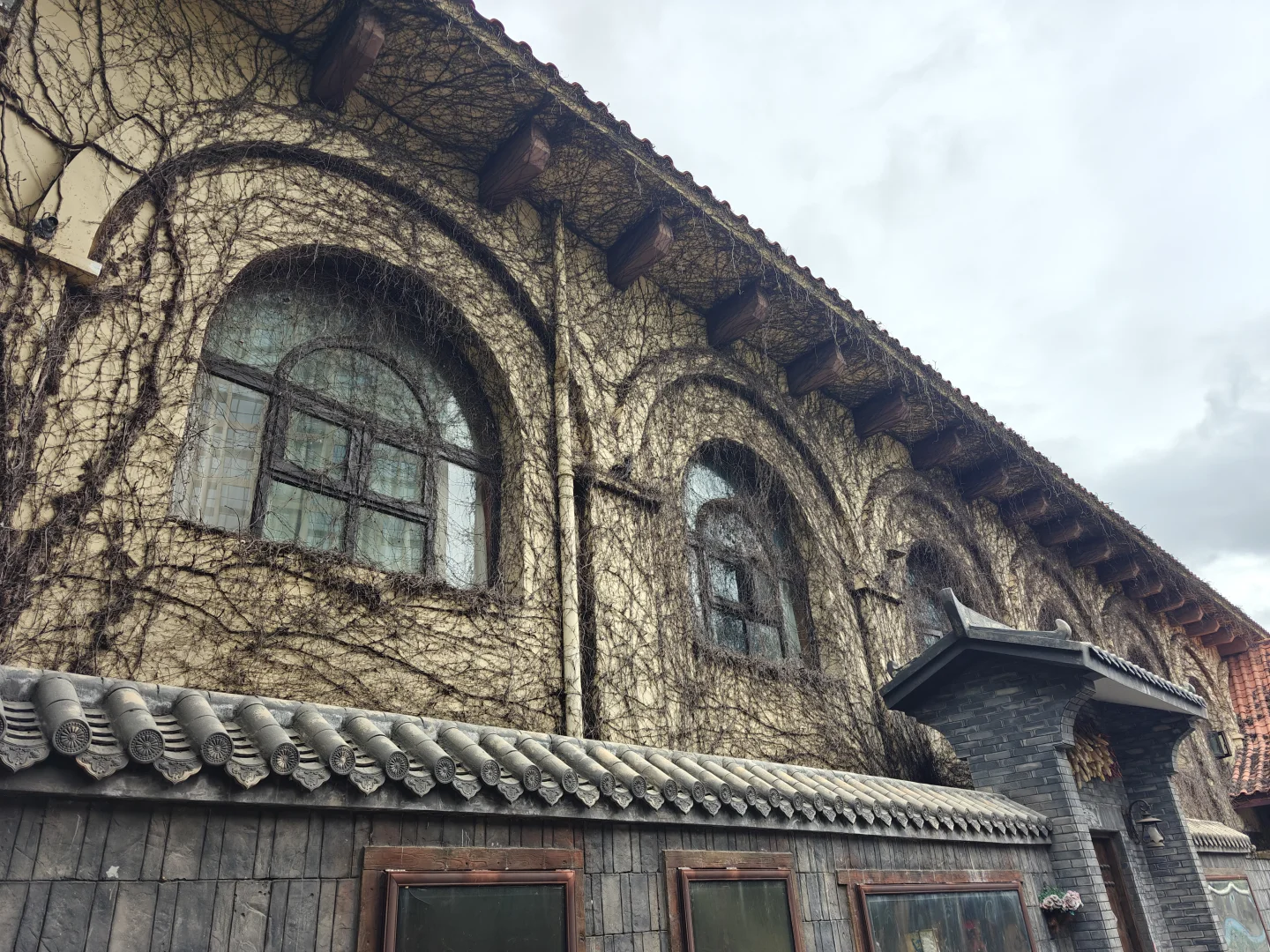 不退休人去半退休景区玩