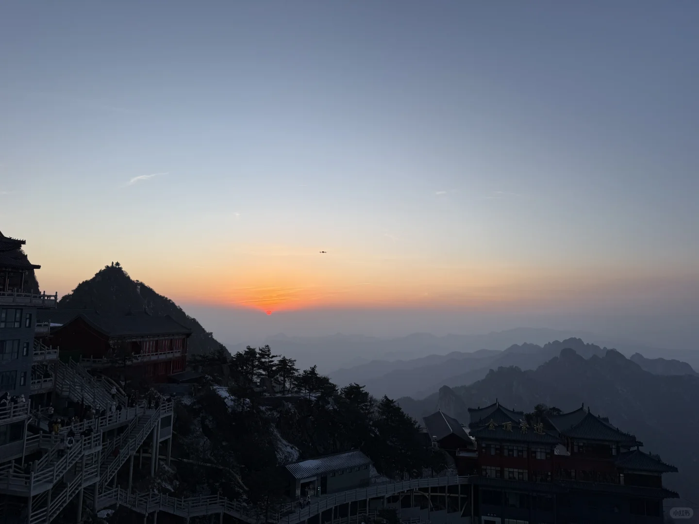 远赴人间惊鸿宴，老君山⛰️上吃泡面～