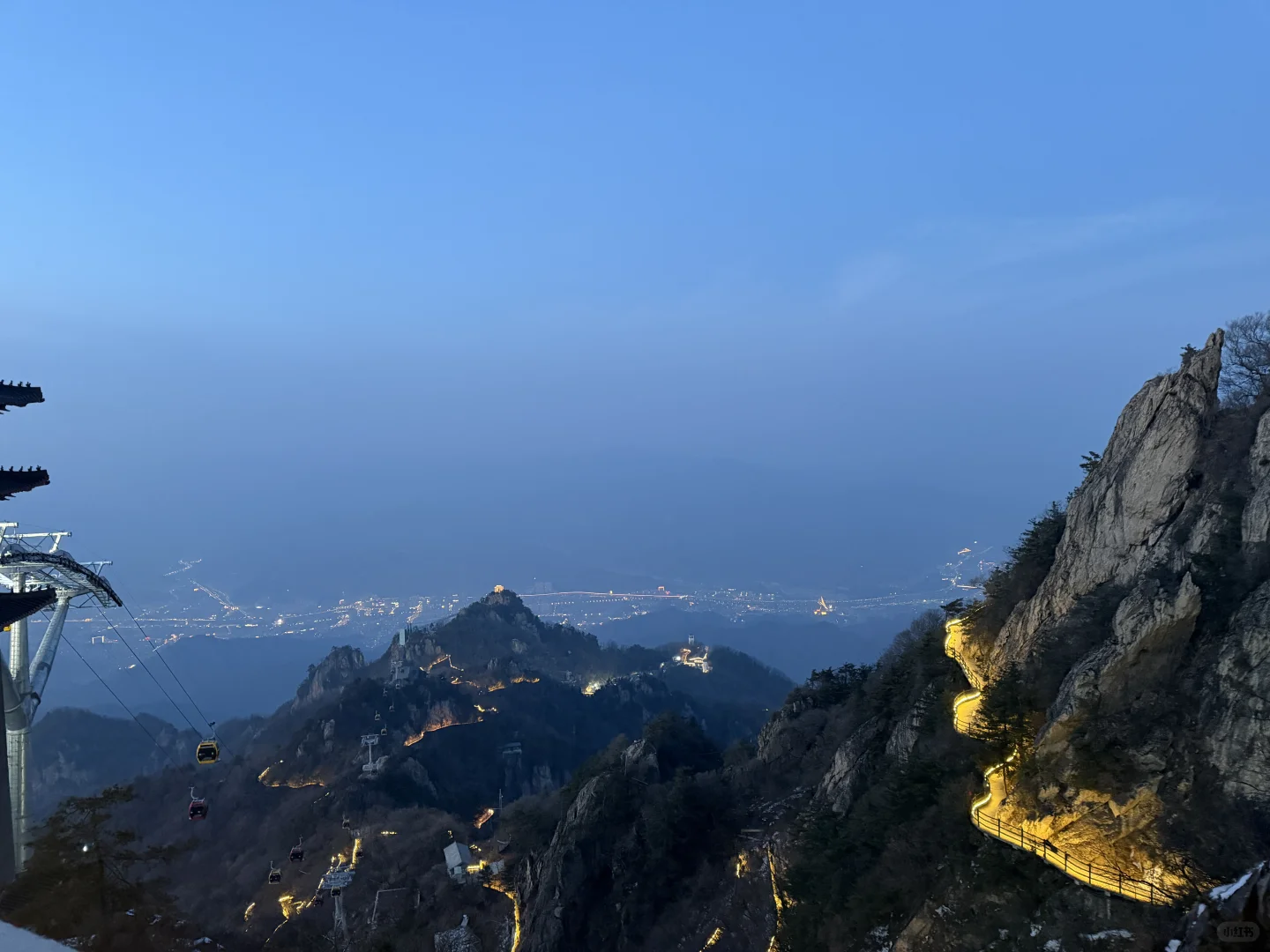 远赴人间惊鸿宴，老君山⛰️上吃泡面～