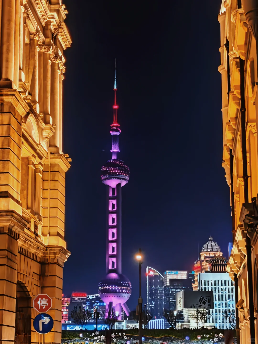 没有人能拒绝亮灯后的外滩和南京东路✨✨
