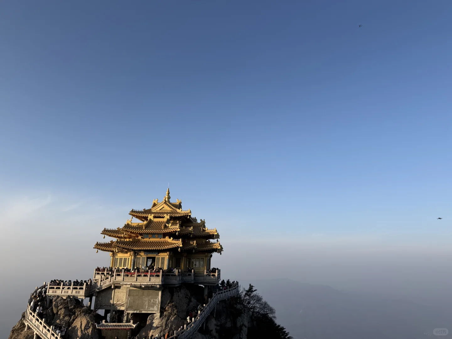 远赴人间惊鸿宴，老君山⛰️上吃泡面～