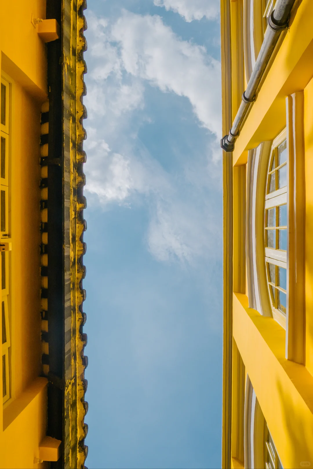 谁还没发现这座藏在市中心的民国黄楼啊