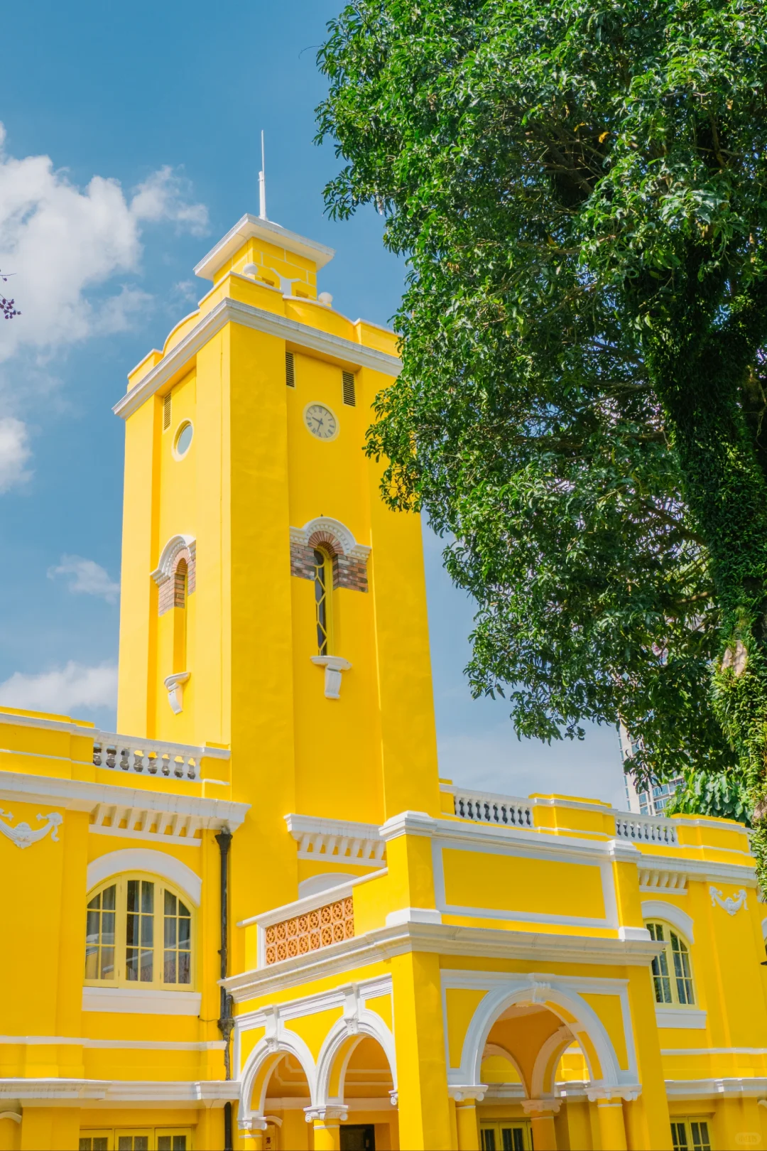 谁还没发现这座藏在市中心的民国黄楼啊