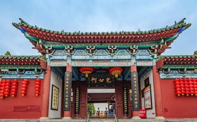 大批候鸟老人涌入河南开封打着旅游的名义不逛清明上河园不尝灌汤包,要干嘛?