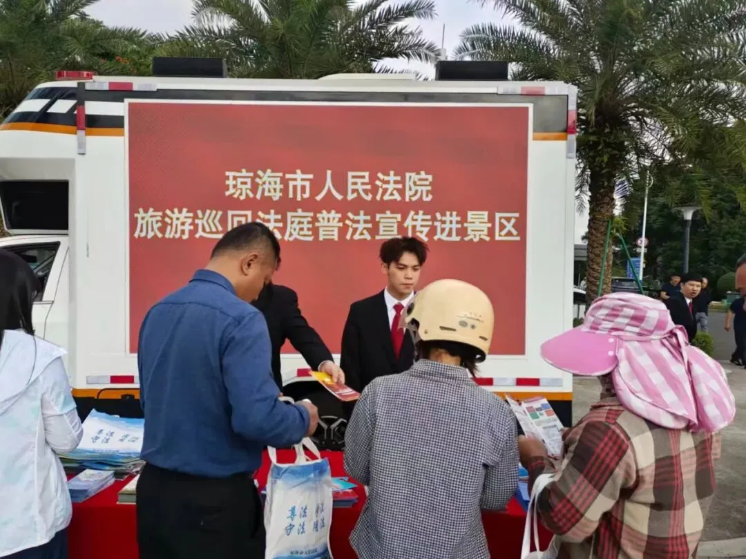 专业、便捷!琼海这辆车开进白石岭景区吸引了大量游客