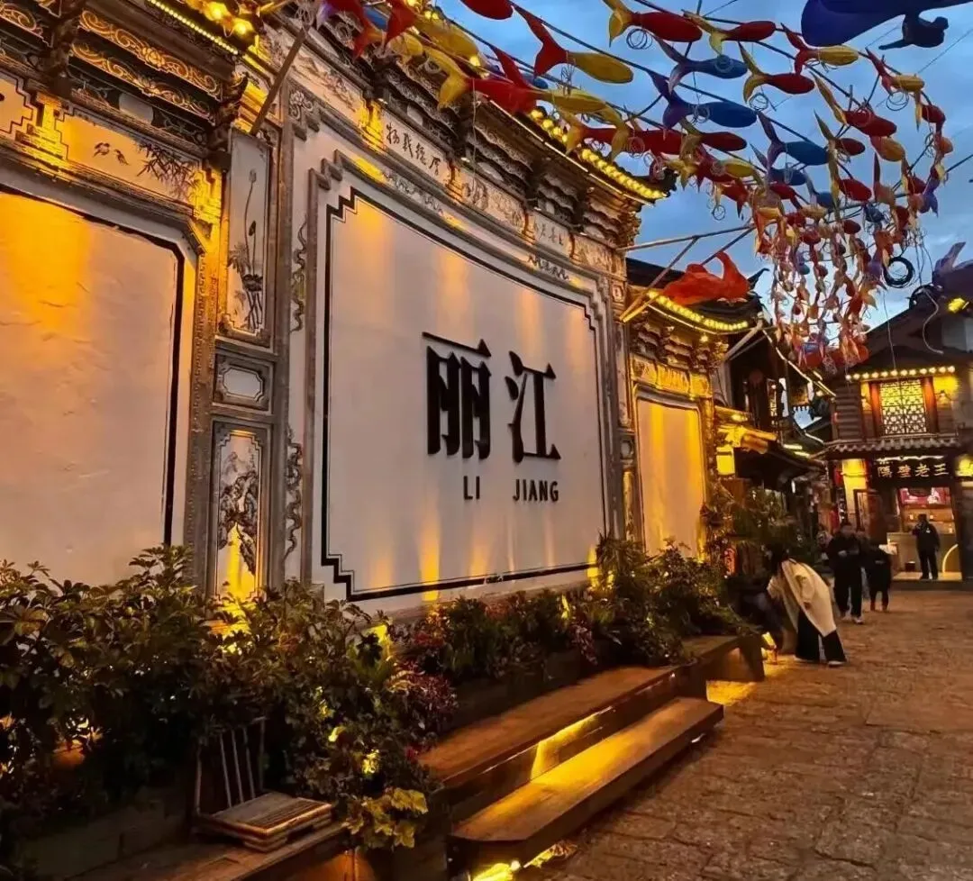 大量日本游客涌入丽江,打着旅游幌子不逛大研古镇不吃腊排骨,为什么