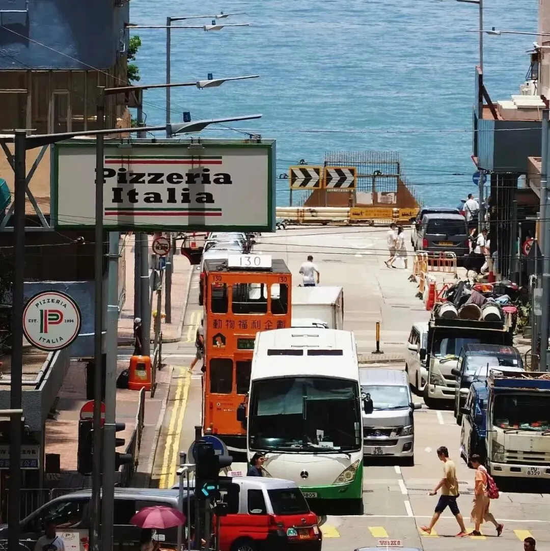 大量日本游客涌入香港,打着旅游幌子不逛维多利亚港不吃叉烧饭,为什么