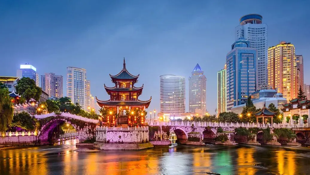 大量日本游客涌入贵阳,打着旅游幌子不逛甲秀楼不吃丝娃娃,为什么?