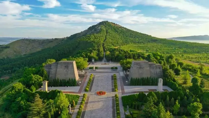 大量日本游客涌入陕西咸阳,打着旅游幌子不逛乾陵不吃biangbiang面,为什么?