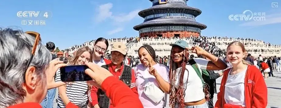 去中国旅游是新潮流 国外游客更好“游在中国”“购在中国”