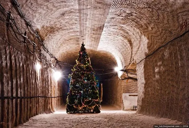 巨大的乌克兰巴赫穆特盐矿 成了一个旅游景点