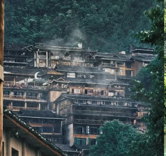 大量韩国游客涌入贵阳,打着旅游幌子不逛甲秀楼不吃酸汤鱼,为什么