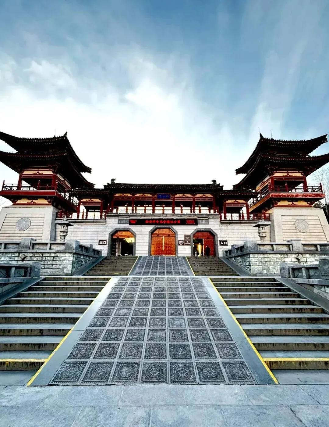 大量日本游客涌入西安,打着旅游幌子不看兵马俑不吃羊肉泡馍,为什么