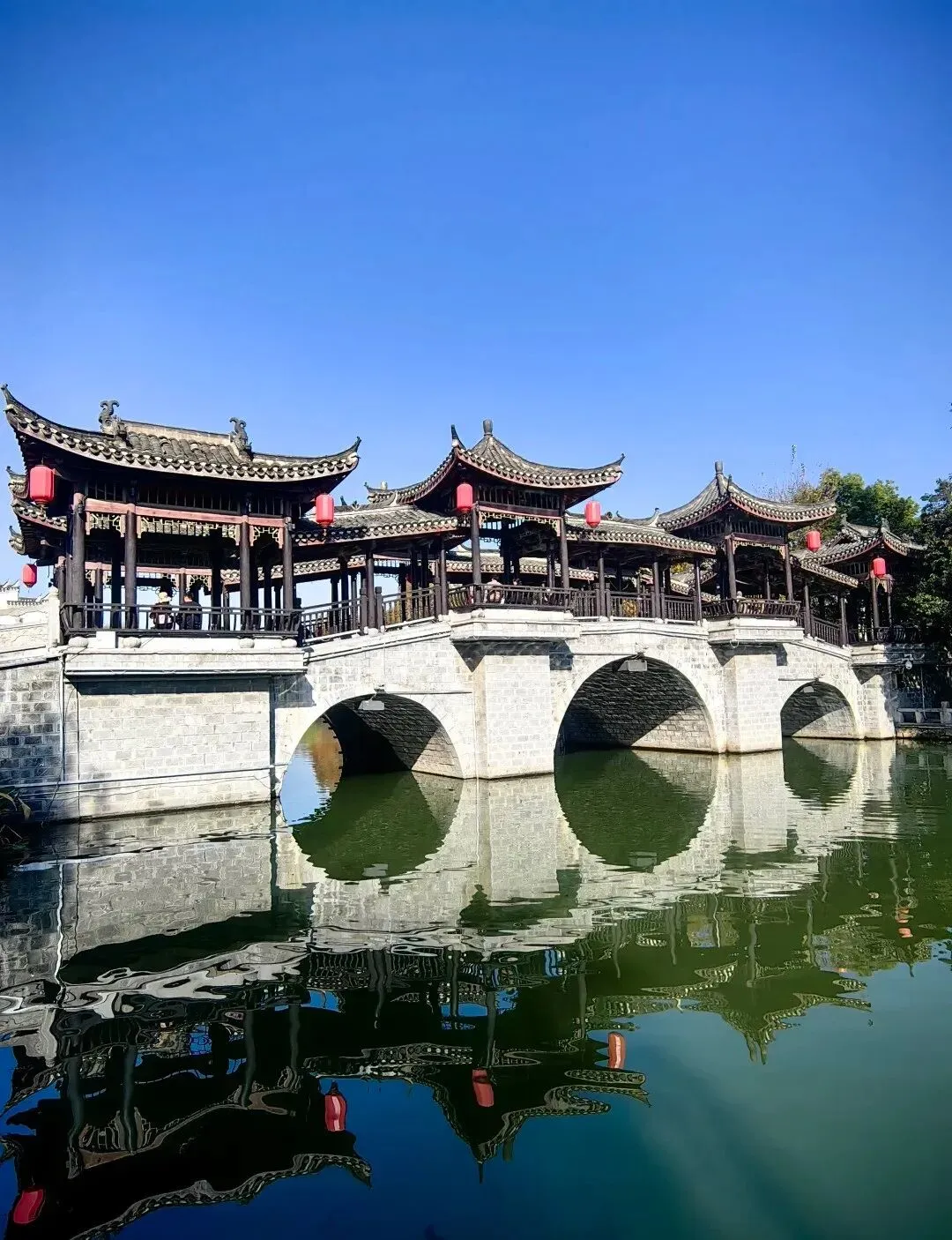 大量日本游客涌入合肥,打着旅游幌子不逛三河古镇不吃臭鳜鱼,为什么?