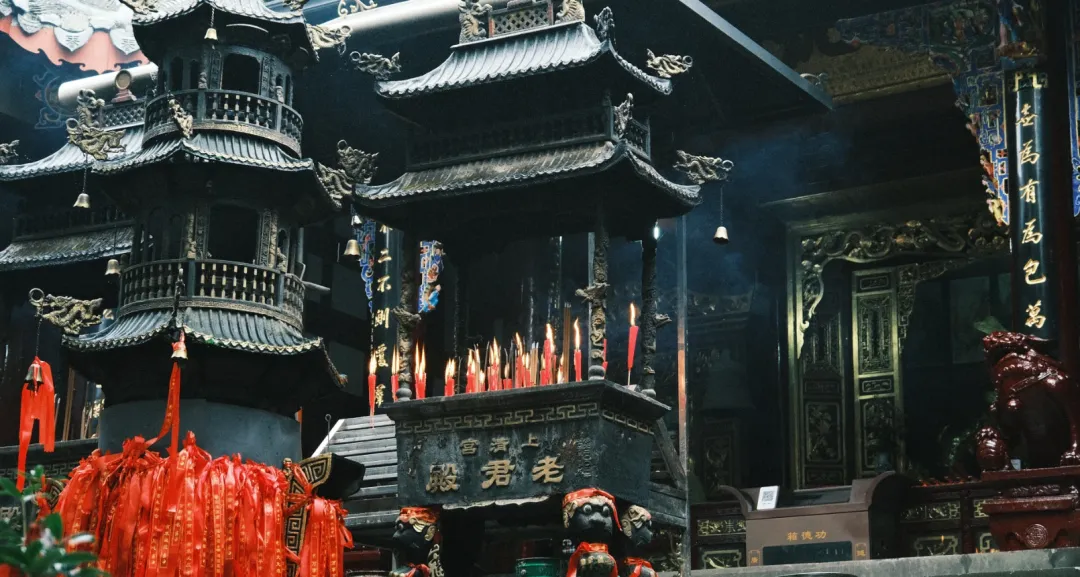 大量日本游客涌入四川都江堰,打着旅游幌子不逛都江堰景区不吃尤兔头,为什么?