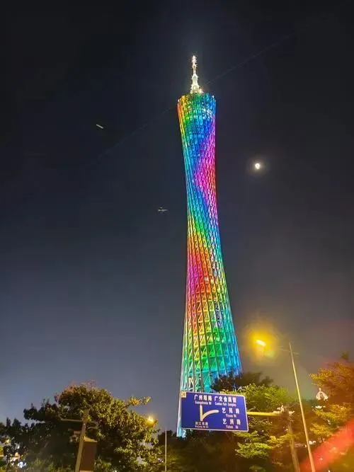 大量日本游客涌入广州,打着旅游的幌子,不逛广州塔,不吃布拉肠粉,为什么?