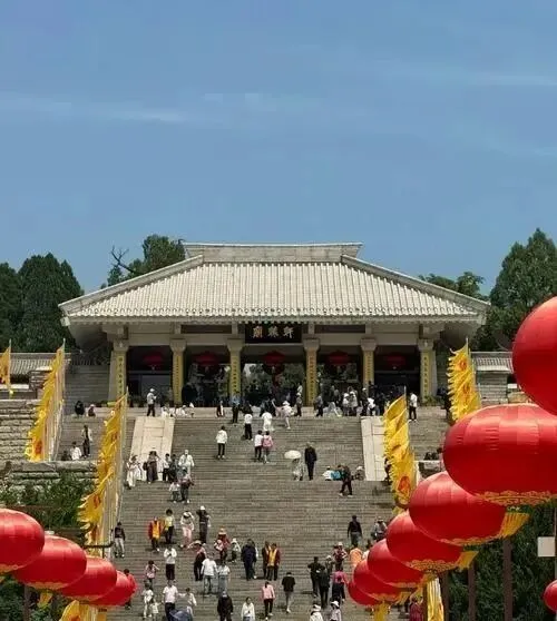 大量日本游客涌入黄陵县,打着旅游幌子不逛黄帝陵不吃黄陵面花,为什么