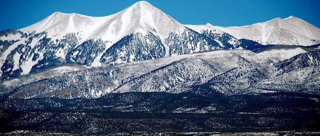 关于进一步强化景区警务建设护航文旅产业高质量发展的提案