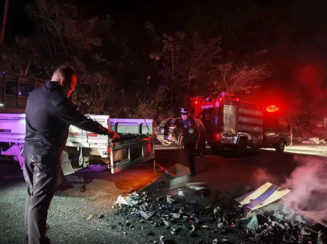 事发东兰一景区道路