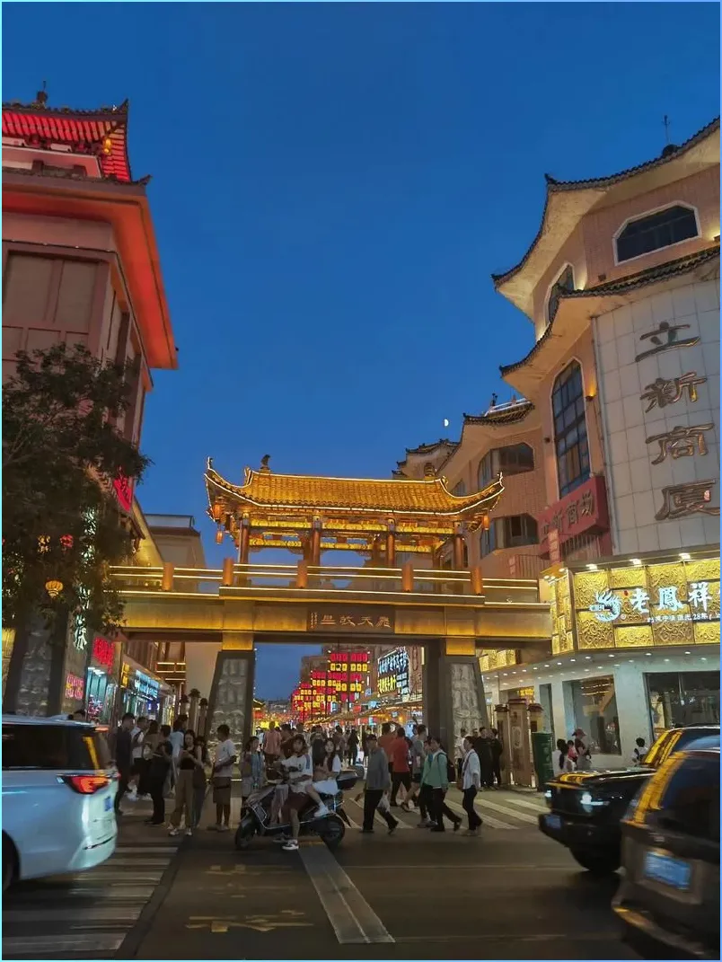 大量乌鲁木齐游客突然进入甘肃敦煌,打着旅游的名义,不看莫高窟不骑骆驼,想干嘛?