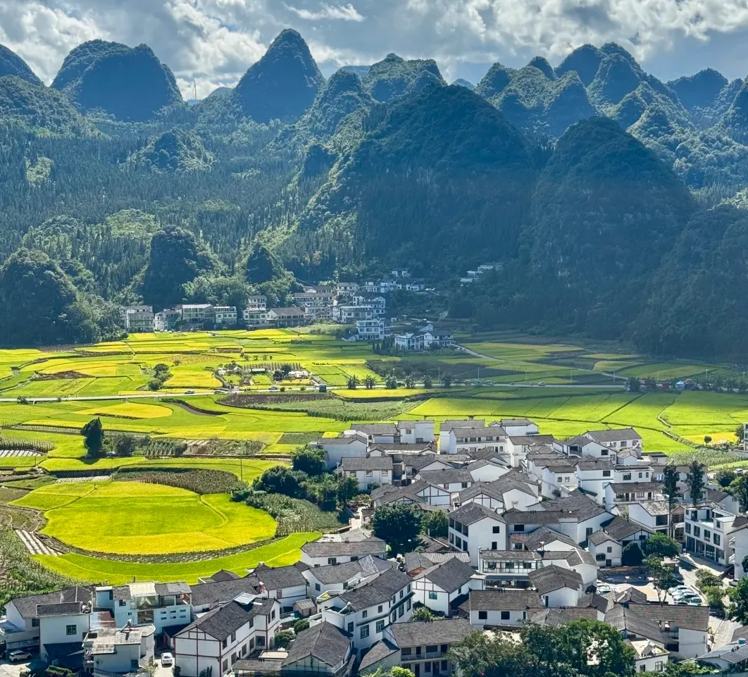 大量日本游客涌入贵州兴义,打着旅游幌子不逛万峰林不吃羊肉粉,为什么