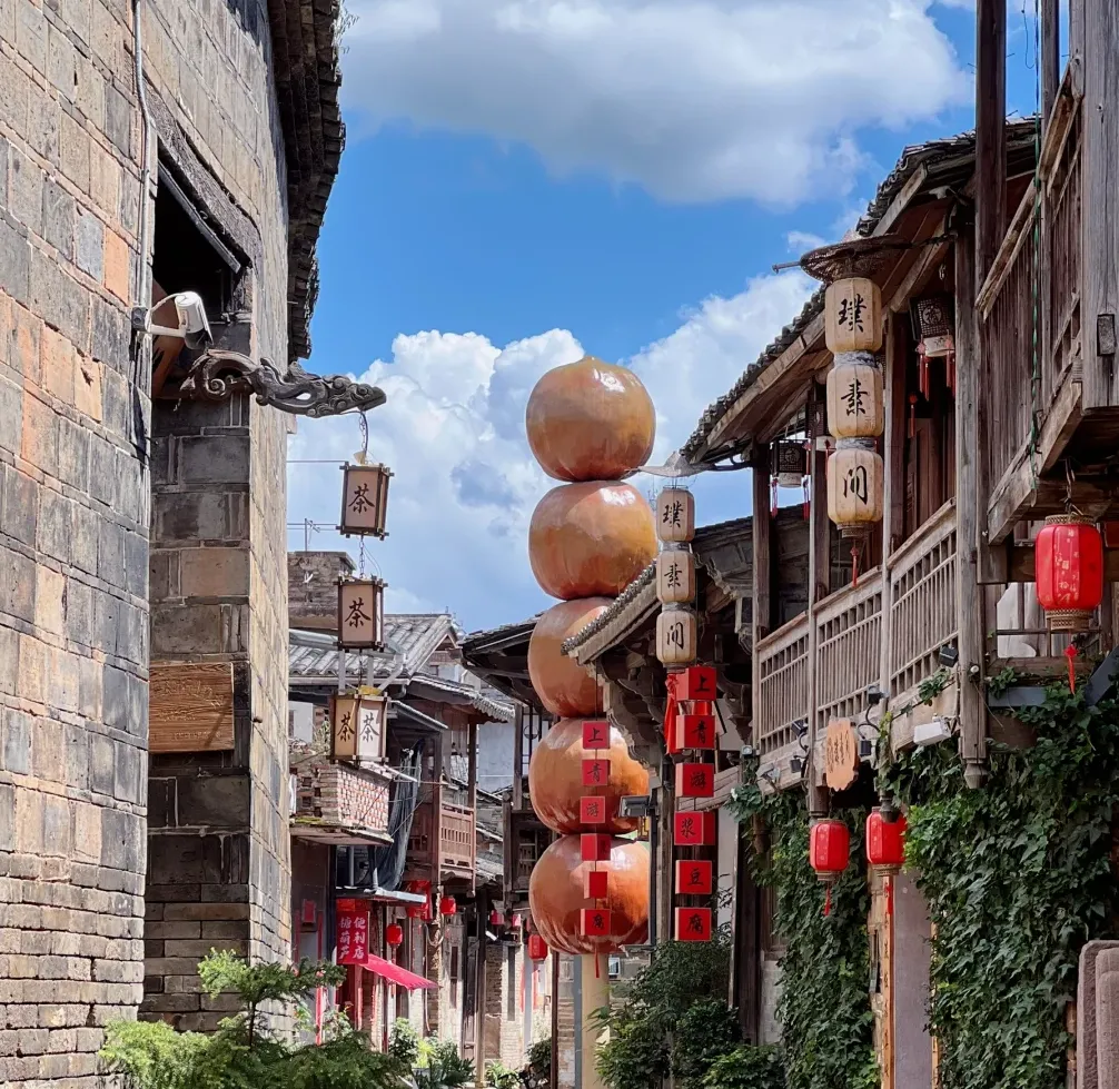 大量日本游客涌入福建泰宁,打着旅游幌子不逛大金湖不尝暖菇包,为什么