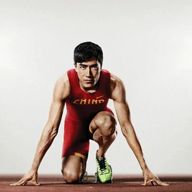 身价7亿二婚娶师妹,刘翔爱旅游不创业不奢侈,女友是暗黑休闲风