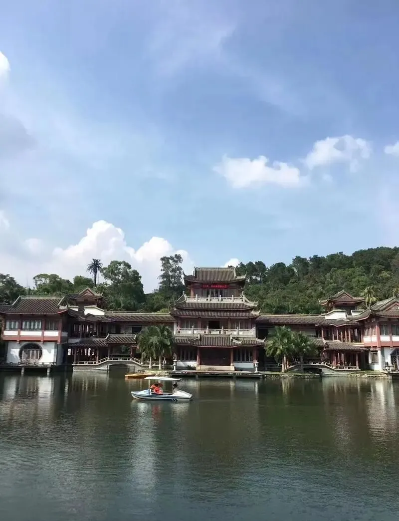 大量日本游客涌入南宁,打着旅游的幌子,不逛青秀山,不吃老友粉,为什么?