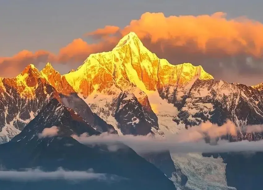 大量日本游客涌入云南香格里拉,打着旅游幌子不逛普达措不吃牦牛肉,为什么