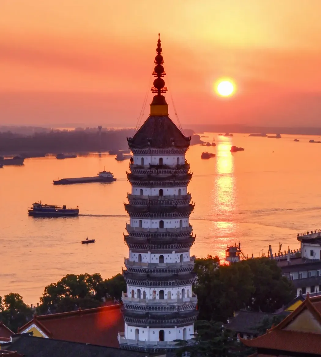 大量日本游客涌入安徽安庆,打着旅游幌子不逛天柱山不吃墨子酥,为什么