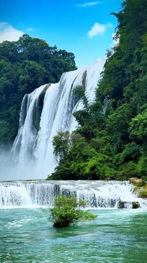 大量日本游客涌入安顺,打着旅游的幌子,不逛黄果树瀑布,不吃夺夺粉,为什么?