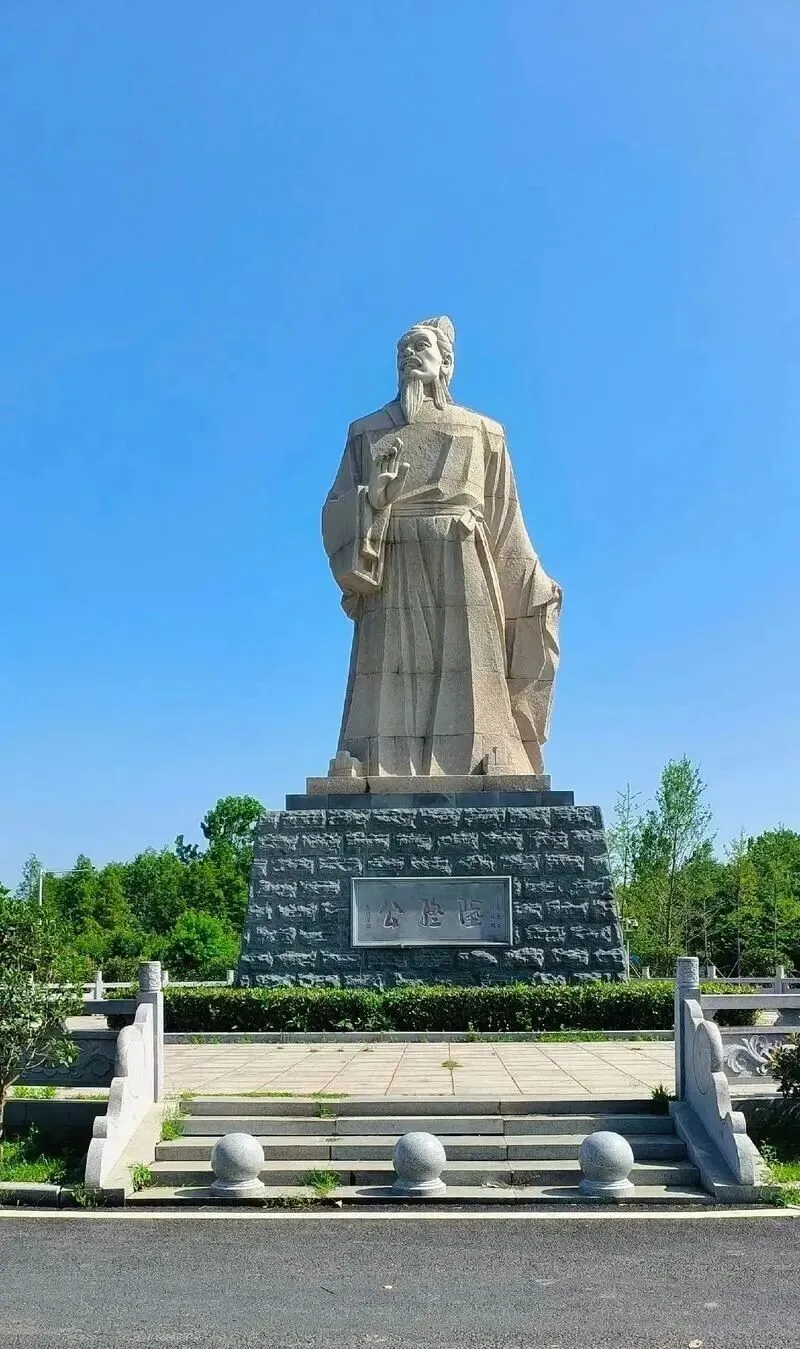 大量日本游客涌入潢川县,打着旅游幌子不逛黄国故城不吃潢川贡面,为什么