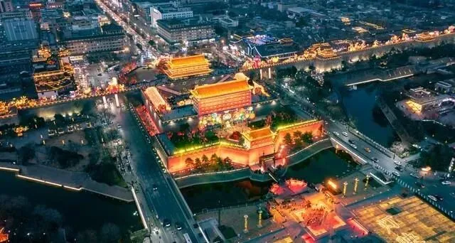 大批老人涌入西安,打着旅游名义,不逛兵马俑不游大雁塔要干嘛?