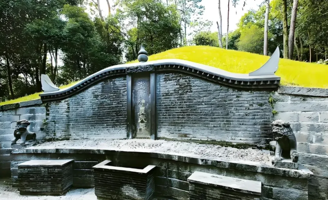 大量日本游客涌入湖南株洲炎帝陵,打着旅游幌子不逛神农大殿不吃醴陵炒粉,为什么