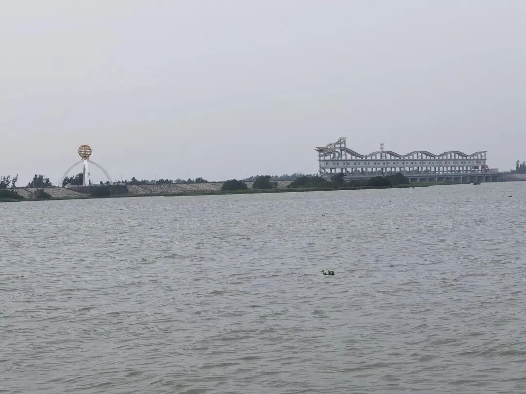 江海交响:湛江鉴江供水枢纽与吴川滨海旅游风景道的时代共呜