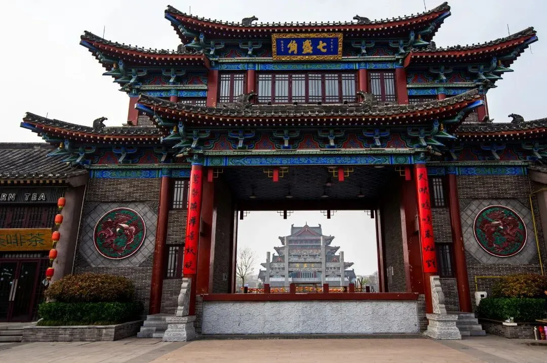 大量日本游客涌入河南开封,打着旅游幌子不逛清明上河园不吃灌汤包,为什么?