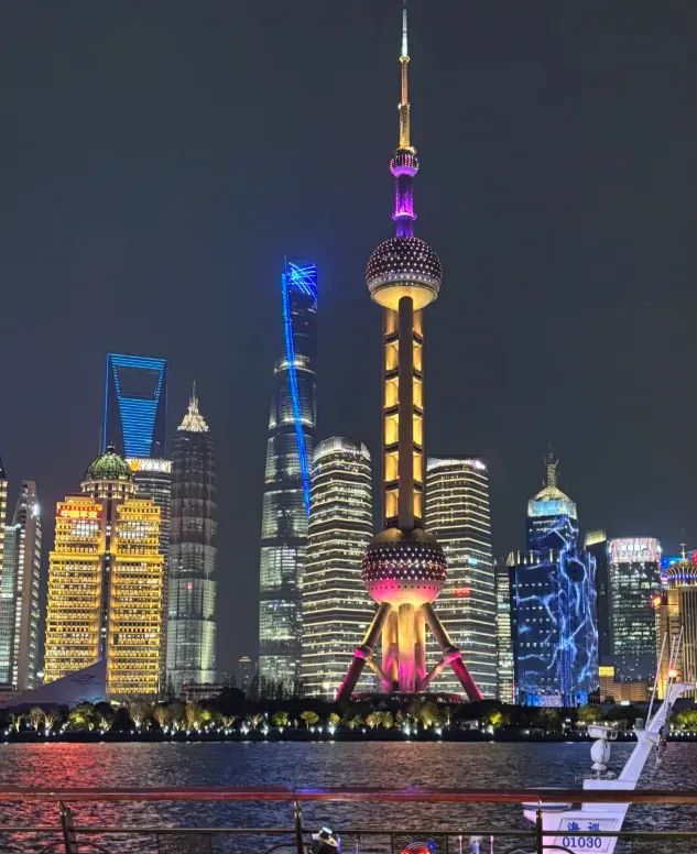 大量日本游客涌入上海浦东,打着旅游的幌子,不逛东方明珠塔、不吃生煎馒头,为什么?