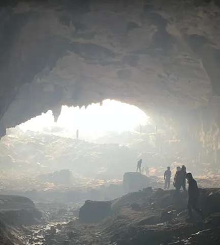 大量日本游客涌入湖北咸宁,打着旅游幌子不逛赤壁古战场不吃桂花糕,为什么