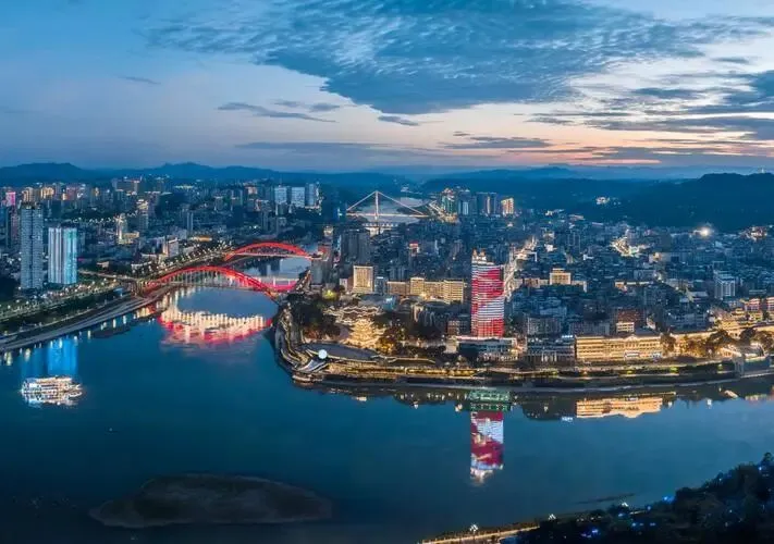 大批日本游客涌入四川宜宾,打着旅游的幌子,不看蜀南竹海不逛李庄古镇,想干啥?