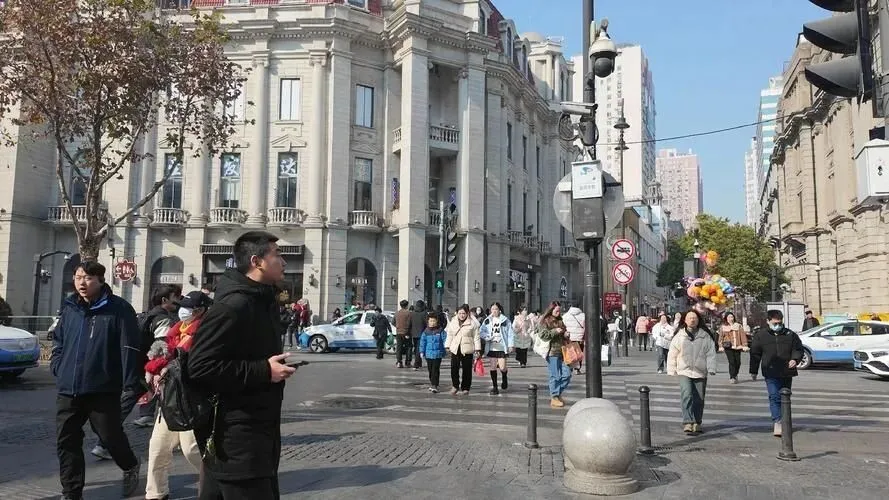 大量日本游客涌入湖北武汉,打着旅游幌子,不登黄鹤楼,不吃热干面,为什么