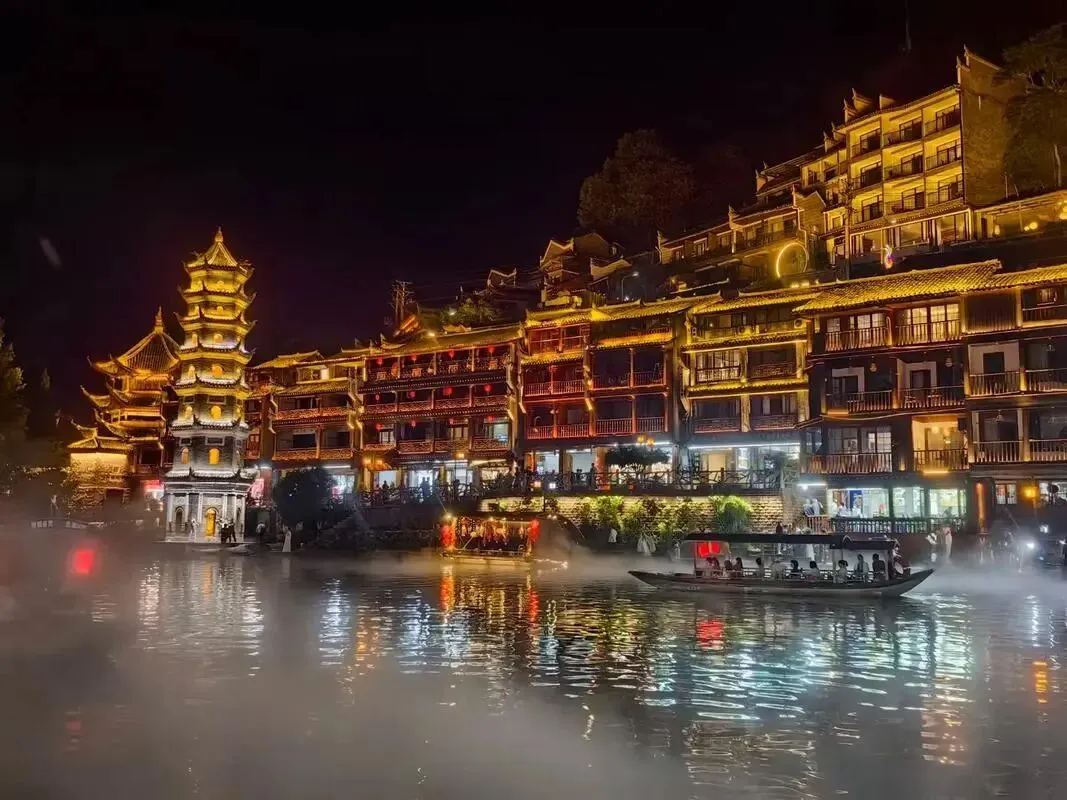 湖南湘西狂喜!凤凰古城景区免费了!以前收费148元,如今敞开玩