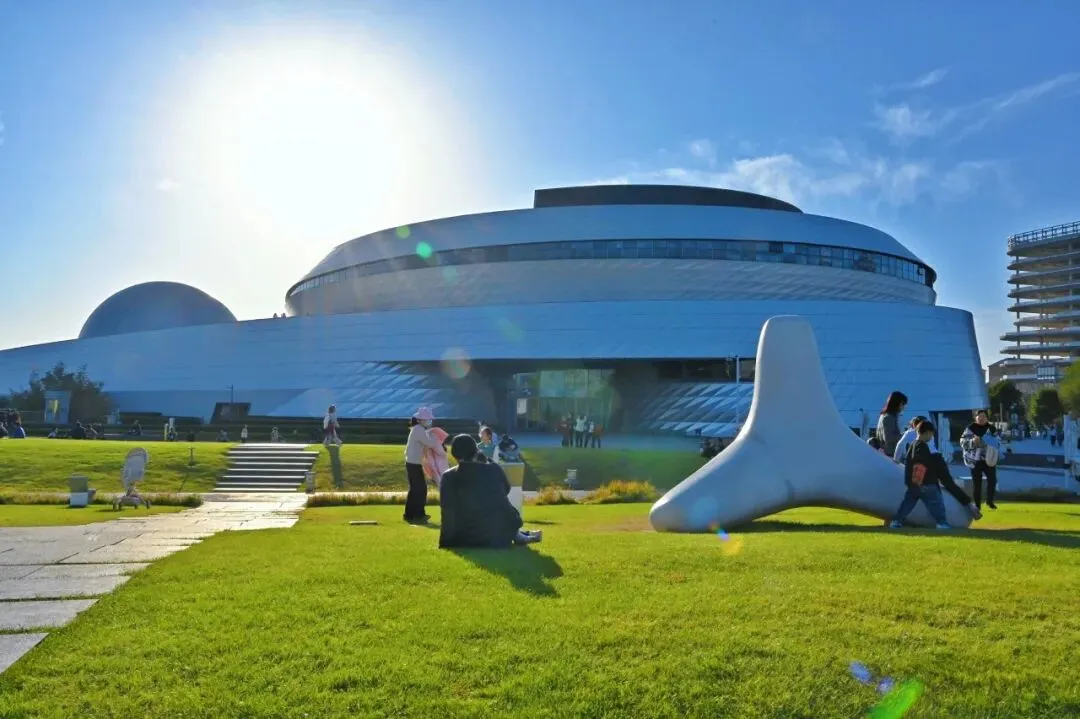 来上海必去的景点|与亿年陨石共赴星空之约