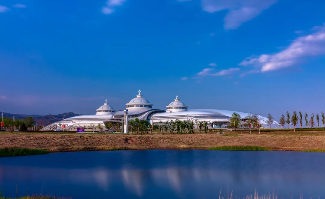 大量日本游客涌入包头,打着旅游的幌子,不逛五当召,不吃稍麦,为什么?